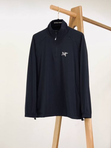 arcteryx 始祖鸟 2025Ss早春新品 半拉链外套 ，解锁户外时尚新体验 这款半拉链外套，将功能性与时尚感完美融合。简约大气的外观，低调中彰显独特品味，