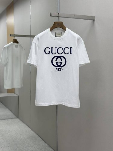 gucci 25Ss春夏新款首发专柜最新圆领T恤 高端订制 设计前卫时尚 品牌Logo重工艺设计 高端定制240克面料.手感柔软.穿着舒适.专柜级别精致车线.做