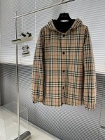 巴宝莉 双面穿，2025春季新款夹克外套，秀场新品品相非常完美，舒适保暖，三标齐全色泽饱满诱人，非常出彩的设计，轻松将时髦感进阶，做工极为考究严谨，走线工整细致