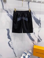 巴黎世家 2025春夏新款男士休闲短裤 高端货简洁时尚大方 定制原版进口面料 简洁利落又清爽 品质做工细节经得起任何形式检验简约大方百搭款 上身优雅帅气，焕然一