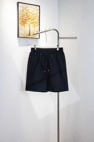 款号 165 louis Vuitton Lv满印轻薄短裤 黑色星河重构身体经纬 立体星群矩阵 移动的奢侈密码 突破传统平面 打造立体Logo 吊牌 吊粒 水洗