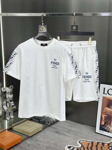 一套 Fendi 25S当季新款T恤短裤套装.男女同款！品牌元素设计理念，采用原版纯棉面料，手感舒适透气.体现高品质，三标齐！上身版型超赞。码数：M-3Xl 1