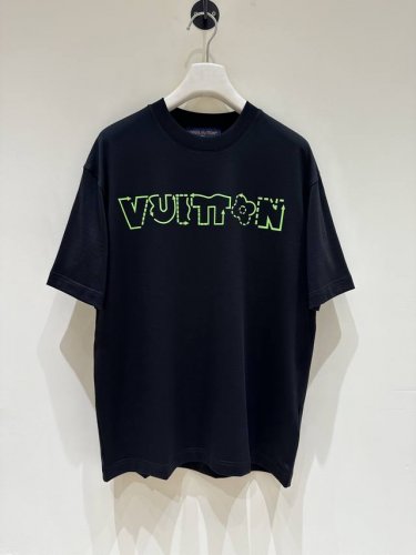 新品 T9- V登家族男士高端时装款圆领短袖T恤，香港洋行渠道货，高奢品鉴白金级单品，25年春夏新品，经典人气单品！超高版本！！ 客供埃及进口顶级面料，甄选尼罗