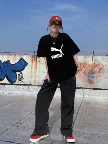 上新！puma 彪马Logo元素碰撞，简约又不失设计感，超级吸睛！ 不仅保留了品牌的招牌风格，色调上的搭配效果自带层次，视觉上很有高街调性！重工艺高质感，棉质感