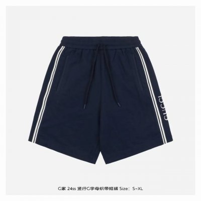 gucci 古驰 24Ss 竖行G字母织带短裤 这款单品出自G*Cc系列 设计灵感源自意大利海岸的夏日风情和海滩俱乐部 早秋系列聚焦基础廓形与经典细节 匠心呈献
