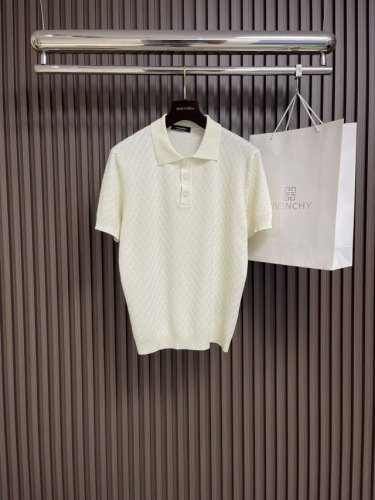 Zegna 2025Ss早春时装款男士短袖针织polo衫，非常明星级的一款单品，颜值度极高，即大气又有内涵，细节感满满，充分体现了品牌低调且奢华的风格，整体的视