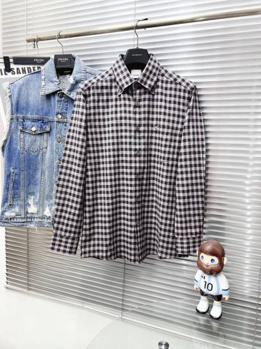 burberry巴宝莉 2025 男士衬衫，商务休闲修身款衬衣！ 宜商务 宜休闲！早秋限量新款，都市商务气质款！ 衬衫的版型剪裁更是精剪塑性，不需要过多的原色装