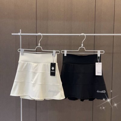 施华洛世奇镶钻 25夏 Descente Golf 女士迪桑特高尔夫Field系列 百褶短裤裙 今夏新款 高尔夫运动休闲百褶短裤裙 带内衬 ，超级洋气，正面镶嵌