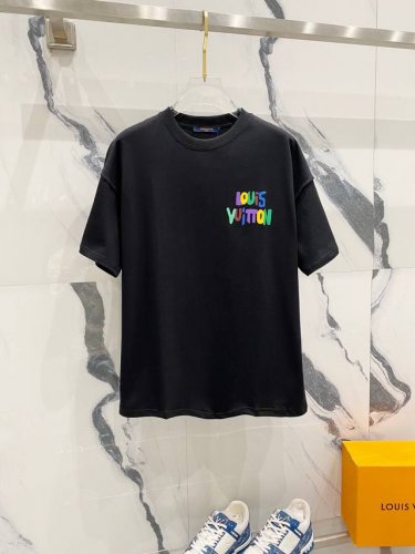 Louis Vuitton 路易威登2025夏季新款 Lv七彩创意笑脸字母印花Logo标志 时尚百搭圆领短袖T恤男女同款 26支双纱密纺 克重260左右 经典耐