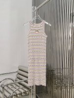 新款！最新Ch 25New 彩虹条纹针织背心连衣裙。尺码：Sml。