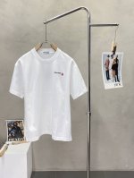 Miumiu谬谬独家专供新款原单男士休闲短袖 高端定制 高版本 时尚百搭爆款进口面料 手感超柔软细腻 穿着亲肤舒适 高端精品 代工厂p精细做工 上身非常赞 男士