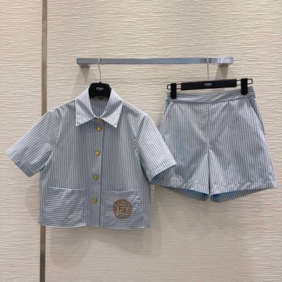 fend* 2025Ss新品。经典条纹套装 质感细腻软糯。贵族名媛衣橱必备单品 经典减龄单品！立体Logo字母设计时髦又帅气！版型不挑人上身巨显瘦！白富美必收的