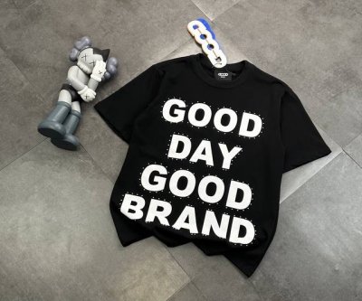 潮牌 Goodbrand双面满印铆钉点缀情侣款短袖T恤！ 240G双纱潮牌专用棉，纹理清晰，质感满满，同缸定染1×1无色差精密纯棉螺纹，层搭叠穿，自留好货，强