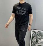 D&G*杜嘉班纳25S夏季圆领短袖，原单品质推荐！品牌尊贵花型设计.简单高级-标签化的高密度3D立体烫画字母Logo .简单高级.采用定制190G丝光棉面料，上