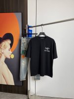 始祖鸟2025夏季新品短袖T恤，一比一原版印花.三标齐 ！简约百搭款。纯棉面料.穿着透气舒适！黑白两色 微阔版型.男女同款！码数：M-Xxl M码可以穿到140