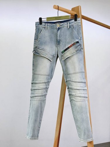 balmain 巴尔曼 Ss春夏新品 休闲牛仔裤，进口水洗弹力面料，上身舒适透气有弹力，客供五金辅料装饰，辨识度极高，版型超正，全品相订单款，上身帅气十足 Si