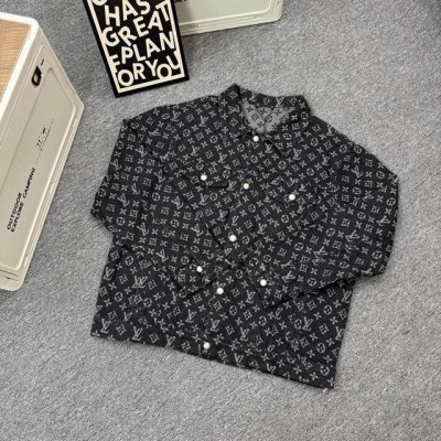 外套 裤子 -款号Z102 新款Louis Vuitton Lv路易威登满印提花牛仔夹克套装 可拆卖 整体衣服设计感十足 经典满印Lv字母Logo 非常有高级感