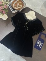 上新独家原创设计 百分百真丝丝绒 领口钉珠点缀高级又不失优雅 面料透气百搭不挑人 黑色Smlxlxxl