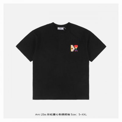 ami 25Ss 彩虹爱心刺绣短袖 面料采用230克重精梳棉 定制32支1*1螺纹 成衣两遍水洗处理 面料舒适亲肤无异感 定制定染面料 纺织密度高 垂感佳 不易