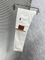 polo 2025S早春新品男士商务休闲牛仔裤，简约白牛时尚款没有过多的标志点缀、视觉非常干净、独特的面料颜色、在清凉的夏季显得非常清爽、面料柔软细腻、非常有质