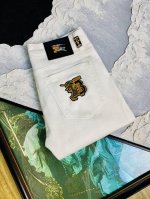 巴宝莉Burberry 25Ss春夏新款 男士小直筒原单 牛仔裤 新款超柔软，弹力面料，复杂的手工艺叠加，任何一个洗水环节多停留几秒都会变成完全不一样的颜色效果