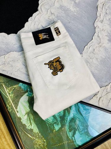 巴宝莉Burberry 25Ss春夏新款 男士小直筒原单 牛仔裤 新款超柔软，弹力面料，复杂的手工艺叠加，任何一个洗水环节多停留几秒都会变成完全不一样的颜色效果
