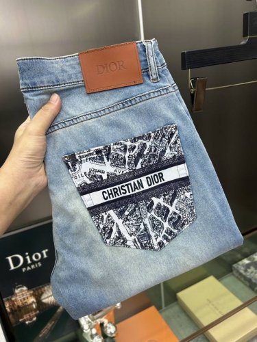 Dior 高端定制、2025早春最新款牛仔裤 柜台同步发售 原版定制复刻 客供五金辅料 原单品质 进口牛仔面料高弹力 重工洗水 做工走线精细 上身绝佳！优选单品