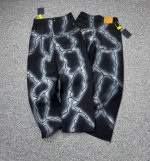 款号：H795 Louis Vuitton & 路易威登 25Ss 涂鸦直喷印花Logo牛仔裤 采用了独特的工艺，如梦似幻的色彩完美演绎