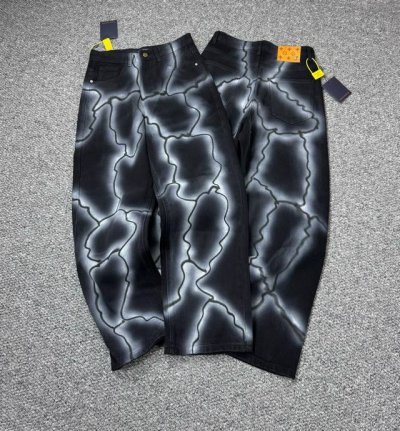 款号：H795 Louis Vuitton & 路易威登 25Ss 涂鸦直喷印花Logo牛仔裤 采用了独特的工艺，如梦似幻的色彩完美演绎