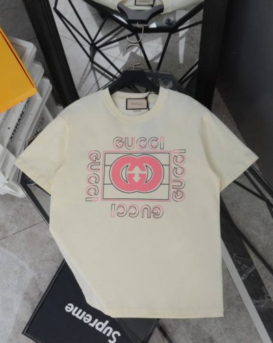 上新 供 Gucci 古驰新款粉色双G互通重印Logo印花圆领短袖T恤 定制240克同缸染面料手感非常舒服 夏季最新款同步时尚又个性超级百搭好看的一款男女都非常