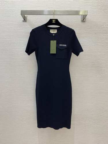 款号G25042535 Gucc*新款高端定制 字母Logo翻盖口袋装饰高弹力修身显瘦P针织连衣裙！黑色， M码：袖长20，胸围72，腰围62，裙长90