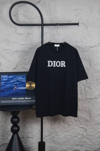 款号M036 Dior 迪奥 市面顶级版本 S圆领T恤 采用280克36支活性环保面料 同缸定织定染原版同色螺纹 高端大厂毛巾绣做工 全套定制辅料 内里包边包条