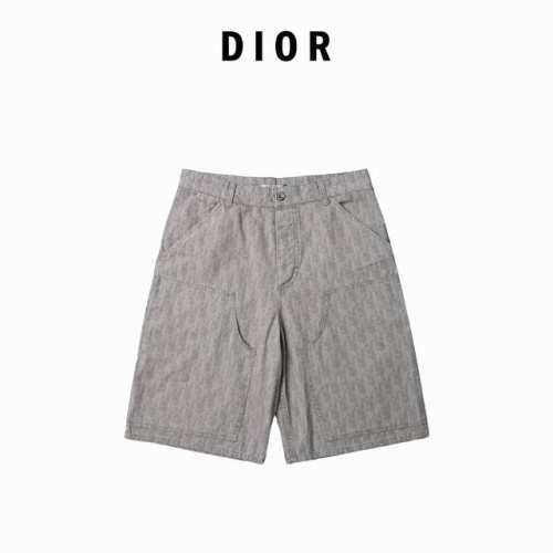 Dior迪奥 经典牛仔老花满印短裤 满印牛仔短裤这款短裤采用灰色的棉质牛仔布 和之前老款的面料有少许差别 面料是以浅灰色本身面料为基础色调 通体是灰色Obliq