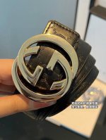 80 gucci 古驰双扣头皮带 这款互扣式双G带扣腰带 采用了熟压印技术的Gucci皮革精制而成 让腰带的触感厚实，印花图案清晰分明。 这款腰带充分展现了Gu