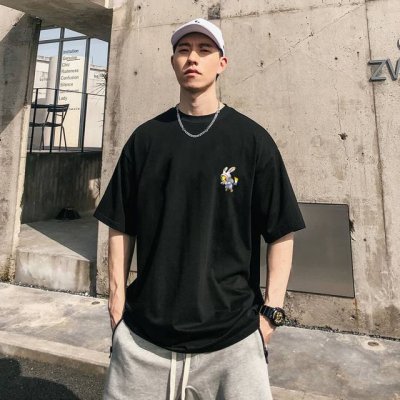 上新！元素碰撞，超级吸睛！Nasa宇航员皮卡丘太空兔联名款情侣款圆领短袖T恤，全部采用上等原料，质感好颜色鲜明！ 这种款式上身回头率超高！基础款的圆领Tee,男