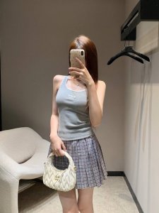 Miumi* 25Ss春夏新款 字母微标花边背心丨独家高版出品 叠穿主义 穿出属于自己的独一无二风格 简洁大气的打底 看似随意实则拿捏直接闭眼入 一点都不简单