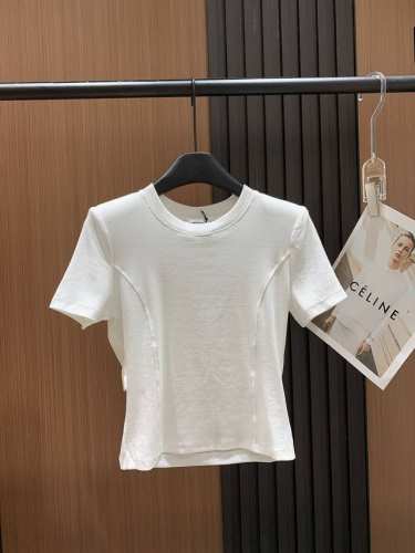 celine 2025年新版短袖上衣超显瘦假两件设计 轻松穿出时髦感 巧妙拼接网纱设计，精致优雅不单调 后背拉链设计，穿脱自如 宽松版型修饰身材，遮肉显瘦 舒适