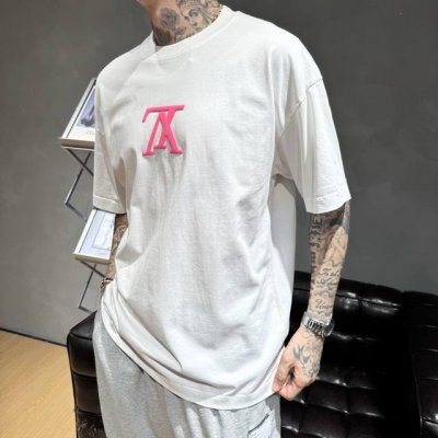 新款驴牌 新款T恤 面料采用顶级原版精梳棉洗水面料 立体印花图案设计 时尚潮流 顶级的做工 高端品质 男女同款 尺码 S-2Xl