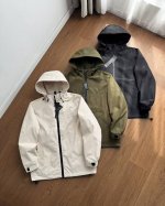 330 Stone Lsland/石头岛25Ss刺绣多功能防水防风户外冲锋衣 男女同款！面料采用棉感提花强防水多功能面料，质感力挺，做有防水涂层，可以泼水！韵味