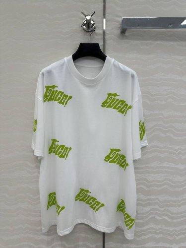 独家首发原单品质Gg插画师联名新品。时髦尖子生穿搭。超有Playful氛围短袖T恤。 前后定位印花设计气质宽松版型Overzise男女同款设计！又A又飒减龄又时
