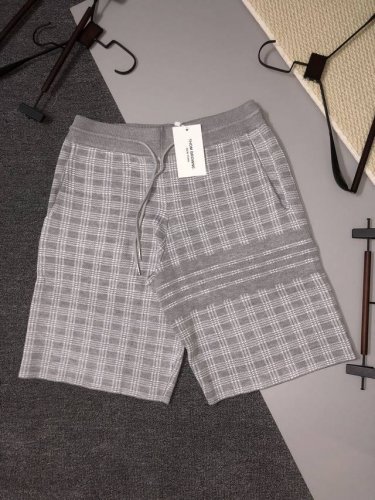Thom Browne 2025Ss新款针织短裤，定制面料采用威化布织法，提花针织工艺，版型紧致立体，4杠拼接，定制裤绳五金质感强，顺滑，上身舒适透气，凹凸有型
