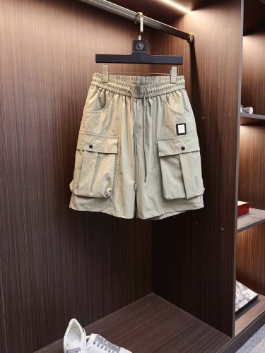 Lp2620夏季新款男士休闲短裤 高级定制夏季专用休闲裤透气面料 透气舒适度高 细节无可挑剔 品牌元素设计理念 体现高品质 手感细腻柔软 呈现休闲裁剪 简单时尚