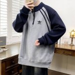 上新 Adidas三叶草撞色半拉链卫衣 今年很流行的阿迪运动风穿搭 阿迪的卫衣也是春秋季很好的穿搭选择 基础设计 百搭又复古 不会过时简单的穿搭往往更高级 插肩