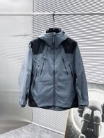 迪桑特 官网同款，三标齐全，提前发售 2025Ss新款男士软壳冲锋衣夹克外套，原单三标齐全高端版本 专柜定制面料 透气舒适度高，细节无可挑剔，品牌元素设计理念，