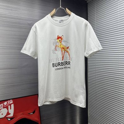 巴宝莉2025新款Bbr小鹿Logo印花情侣款短袖T恤 采用高成本280克双股双纱纯棉面料 厚实挺阔 立体Os剪裁版型 时尚百搭 网红同款 匠心款 简约中透漏着