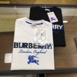 新品 Burbe..Y... 2025春夏首发专柜最新款短袖圆领T恤 高端订制 设计前卫时尚！品牌Logo重工艺设计 高端定制丝光云朵棉面料.手感柔软.穿着舒适