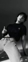 供 模特图 顶级版本 Calvin Klein-Ck背后字母钢印圆领短袖 面料采用280克双股双纱纯棉面料 手感舒适柔软 上身舒适透气 领口采用同缸同色罗纹 不