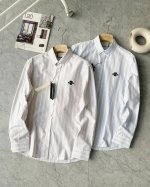 Gucci 古驰小蜜蜂轻奢多彩条纹丝光衬衫2025年春款、对于他家的衬衫大家应该都有一些了解、 此款衬衫走线工整细致 并且风范十足 不论是内搭还是外穿都可轻松驾