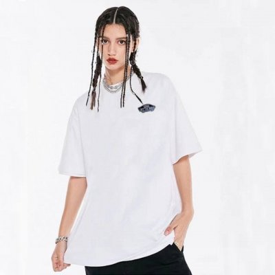 上新 万针刺绣万斯Vans 基础Loog百搭260克重磅纯棉短袖T恤简约圆领落肩短袖 此款用的是加宽领口设计做的非常挺用料非常给力百洗领口也不会松垮 衣服版型风