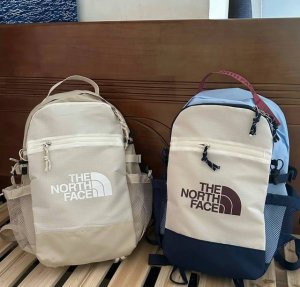 高版本 Thenorthface北面双肩包单肩包学生书包男女同款。 包包质量超级好 用料厚实。 拿到手就知道不是小厂能比拟的 细节 五金都非常到位。 绝对潮人必